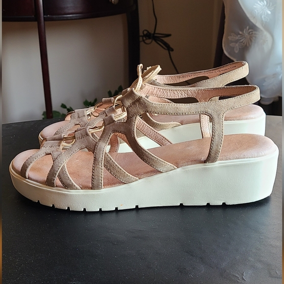 Johnston & Murphy Chastity Wedge Strappy Sandal - Picture 9 of 10